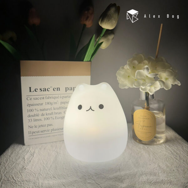 LAMPARA SILICONA CAT CAMBIO COLOR RGB