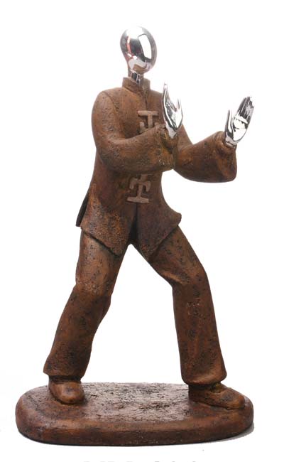 FIGURA HOMBRE TAI-CHI MANOS DELANTE